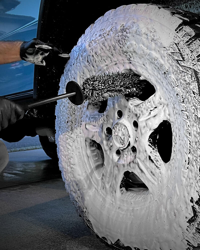 מברשת לניקוי גלגלים וג'אנטים לרכב