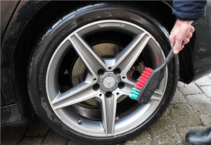 מברשת לניקוי ג'אנטים וצמיגים