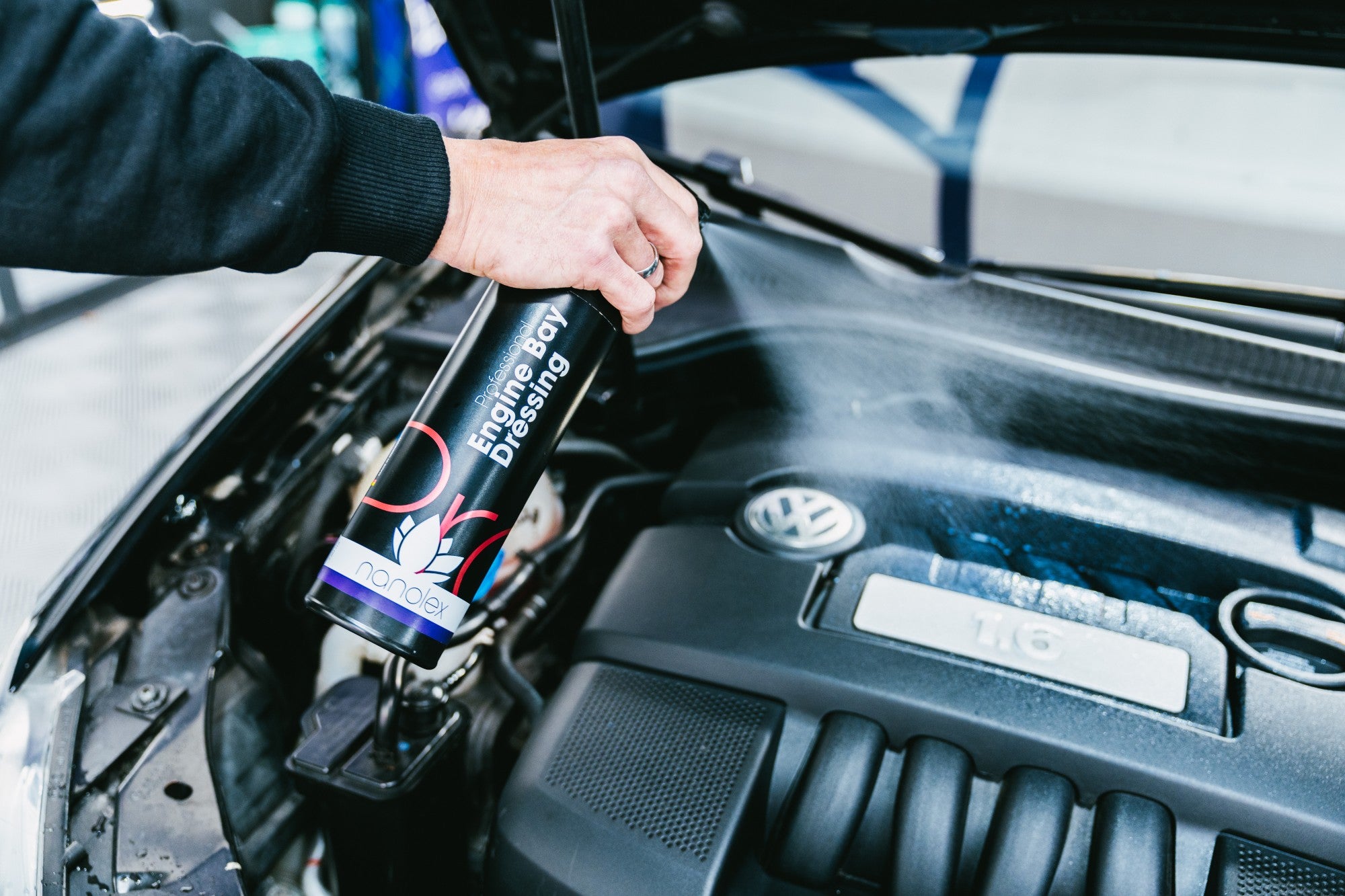 נוזל לחידוש והגנה לפלסטיק וגומיות לרכב Nanolex professional Engine Bay Dressing